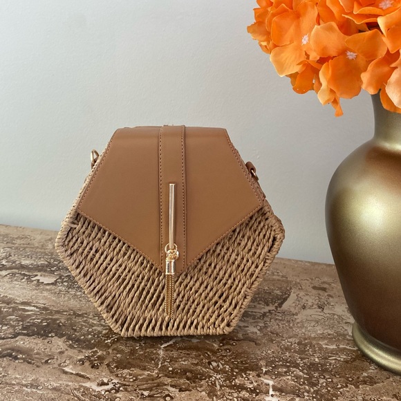 Sold- Gorgeous Crossbody Bag Handmade In Ecuador - Picture 2 of 7